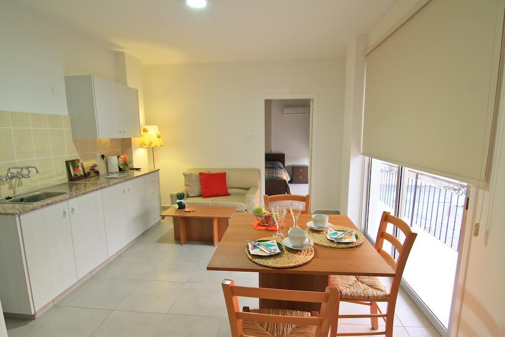 P. Ioannou Flats Apartamento Lárnaca Habitación foto