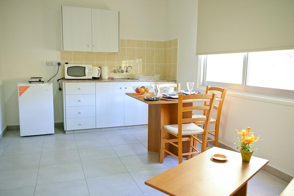 P. Ioannou Flats Apartamento Lárnaca Exterior foto